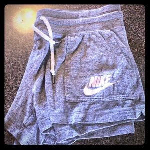Nike cloth shorts with pockets
